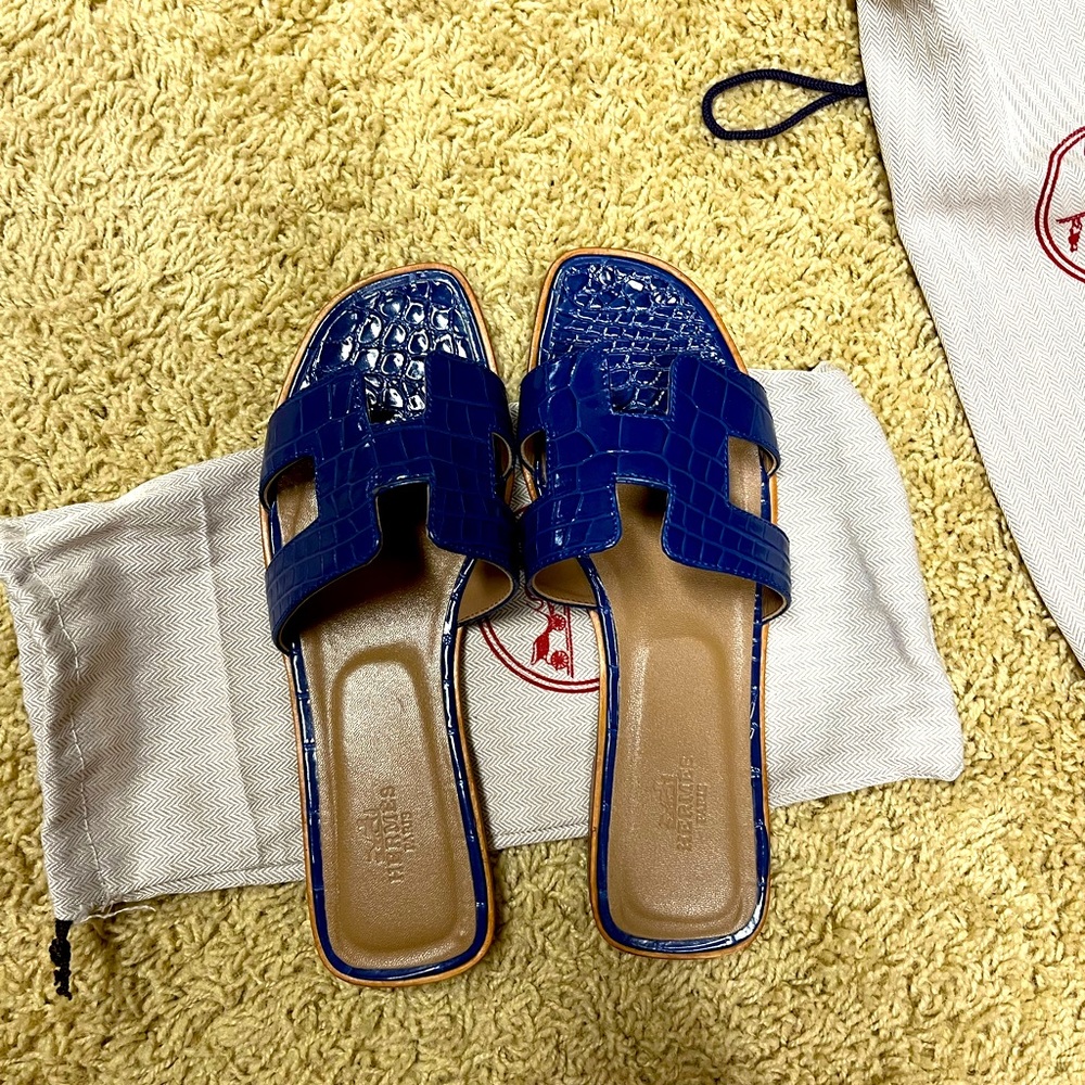 Crocodile pattern slippers/sandals